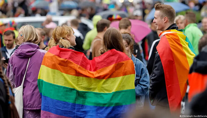 В Латвии гомосексуалисты теперь смогут регистрировать свои отношения. Фото: DW
