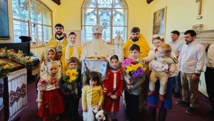 Επίσκοπος Μπόγιαρκα Βενιαμίν και μέλη της ενορίας UOC στο Letterkenny. Φωτογραφία: vzcz.church.ua