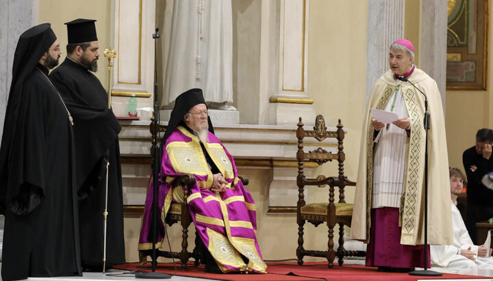 Патріарх Варфоломій і єпископ РКЦ Неаполя. Фото: fosfanariou.gr