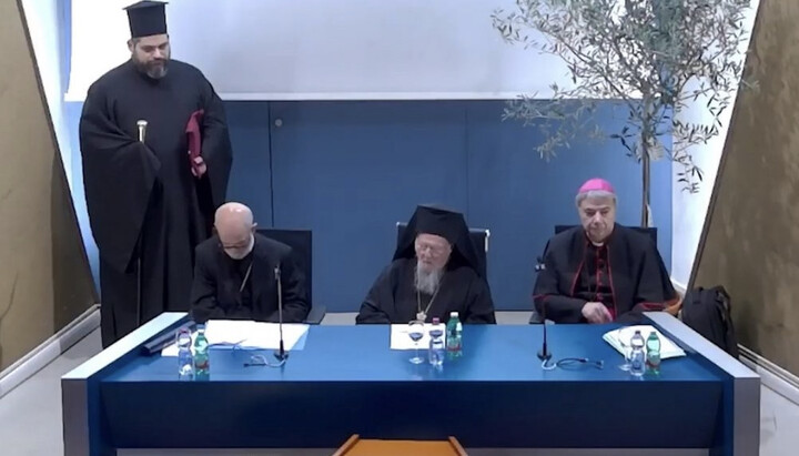 Патріарх Варфоломій (у центрі) і представники РКЦ. Фото: fosfanariou.gr
