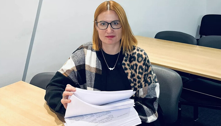 Stefanishyna holding printouts with edits. Photo: Facebook Olga Stefanishyna