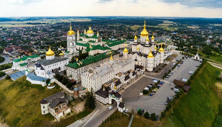 Почаевская лавра и город Почаев. Фото: discover.ua