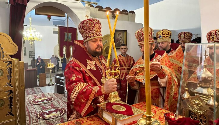 Архиепископ Спиридон на литургии в храме с. Екатериновка. Фото: Telegram-канал «Покровське вікаріатство»