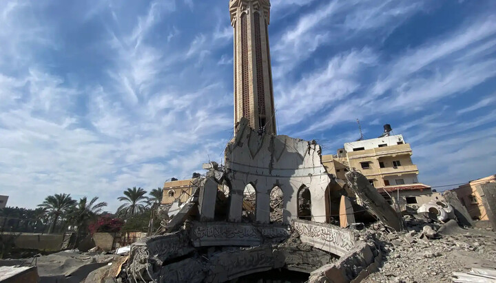 Το κατεστραμμένο Μεγάλο Τζαμί της Γάζας. Φωτογραφία: Reuters