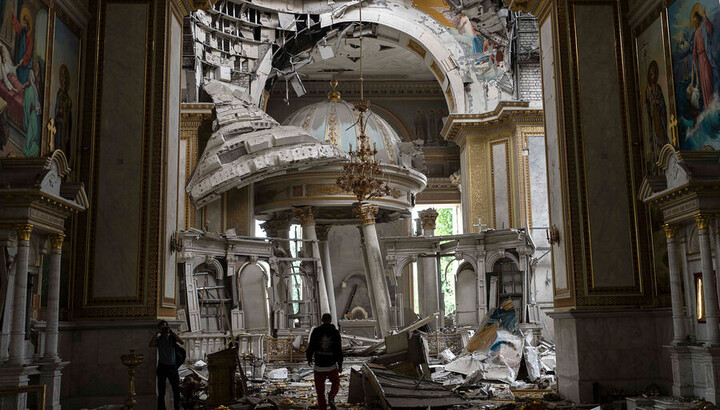 Преображенский собор после ракетного удара. Фото: DW