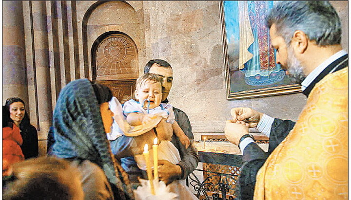 Хрещення у Вірменській Церкві. Фото: noev-kovcheg