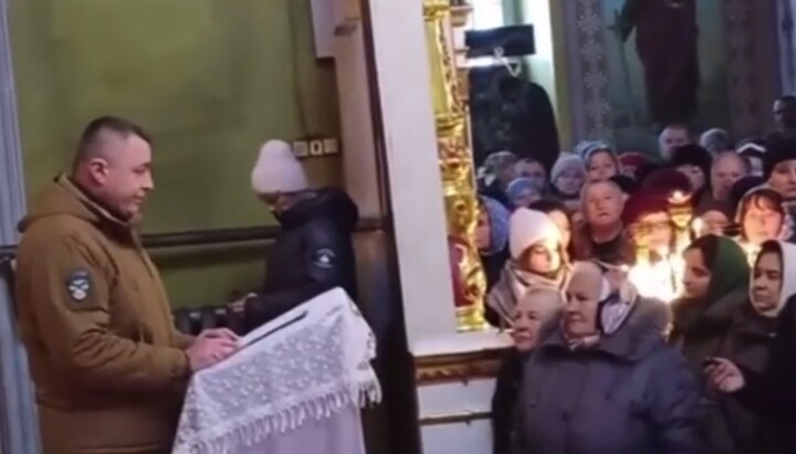 Рейдерское собрание в Николаевском соборе в Кременце. Фото: скриншот видео Telegram-канала «Дозор на 