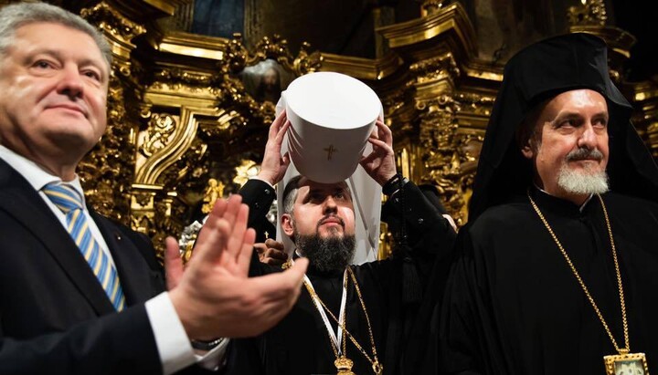 Petro Poroshenko, the head of the OCU Serhiy Dumenko and Metropolitan Emmanuel, the Phanar hierarch. Photo: t.me/PresidentPoroshenko