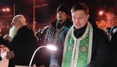 Prayer standing near Kyiv-Pechersk Lavra led by monastery’s lawyer 