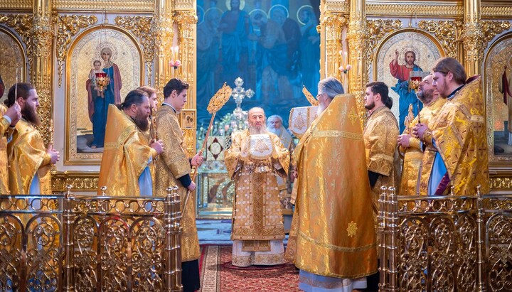 Блаженнейший Митрополит Онуфрий во время богослужения в столичном Покровском монастыре. Фото: news.church.ua   