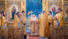 Предстоятель возглавил литургию в Николаевском соборе Покровского монастыря