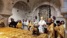 Священнослужителі УПЦ звершили літургію біля мощей святого Миколая в Барі