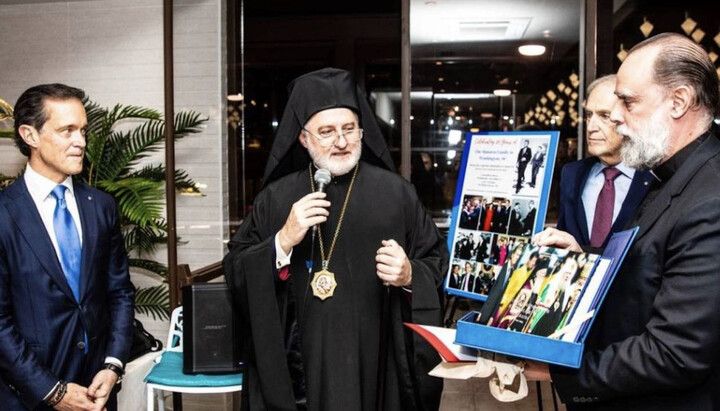 Архієпископ Елпідофор із політиками США. Фото: aydinlik.com.tr