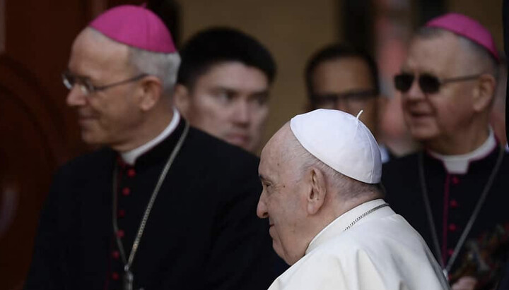 Πάπας Φραγκίσκος, Αθανάσιος Σνάιντερ και Τόμας Πέτα. Φωτογραφία: catholicherald.co.uk