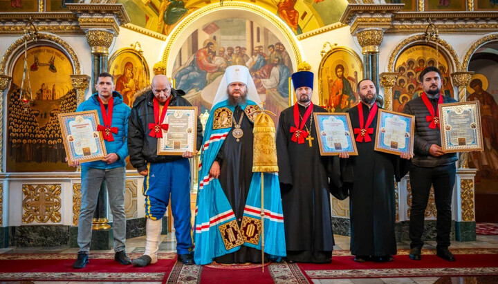 Митрополит Феодосій нагородив постраждалих кліриків і парафіян. Фото: сайт Черкаської єпархії