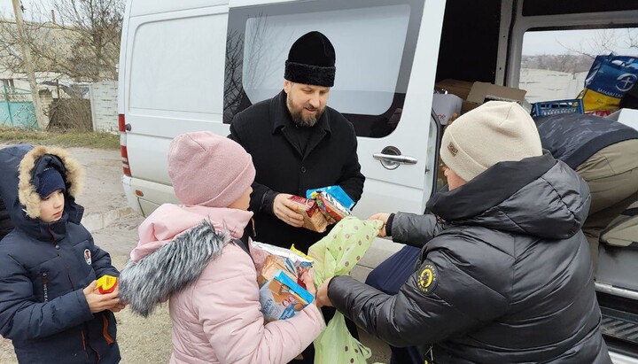 Distribution of humanitarian aid to residents of Fedorivka village, Kherson region. Photo: pravoslavie.ks.ua