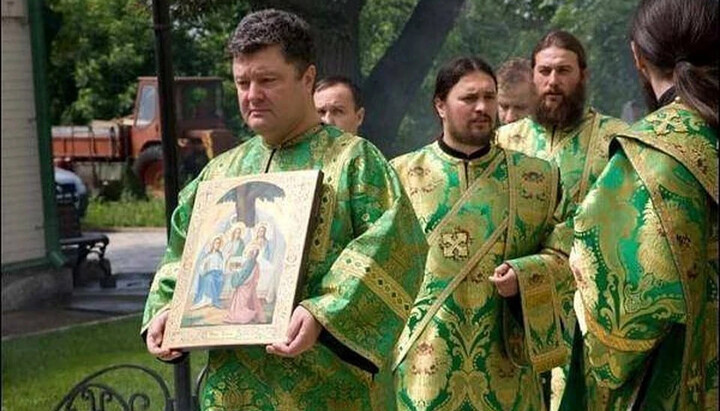 Petro Poroshenko during the cross procession of the UOC. Photo: censor.net