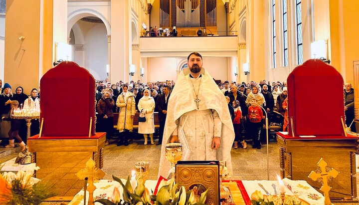 A Christmas service in the St Michael community of the UOC in Berlin. Photo: facebook.com/UkrainianChurchBerlin