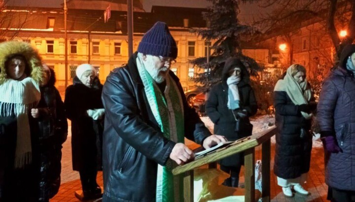 Prayer in front of the Church of St Sergius of Radonezh. Photo: Telegram channel 