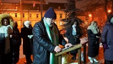 Despite frosty weather, UOC believers come to Lavra for prayer standing