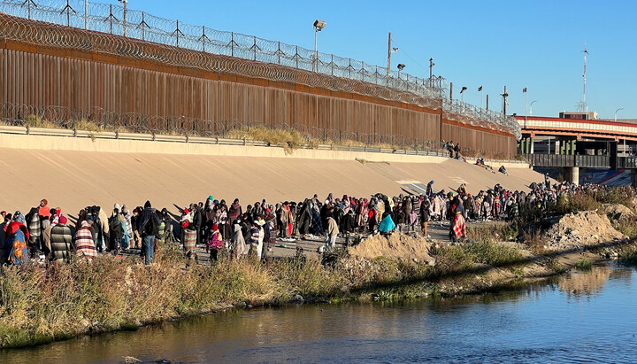 Мигранты у границы Калифорнии. Фото: Fox news