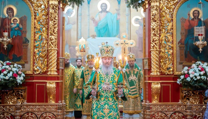 Блаженнейший Митрополит Онуфрий на литургии в Пантелеимоновском монастыре. Фото: news.church.ua