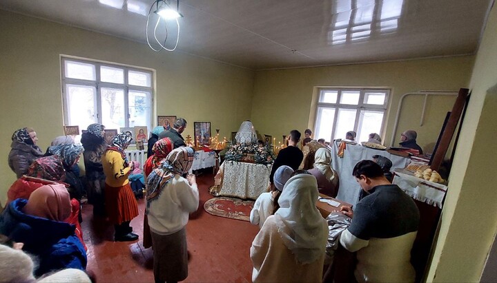 The UOC congregation in Lesnyky prays in a private house. Photo: tg-channel 
