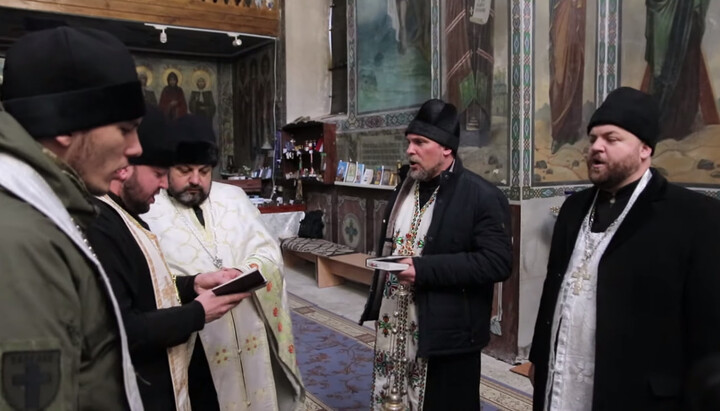 OCU clerics who seized the Kazan Church of the UOC in Ladyzhyn, Vinnytsia region. Photo: naparise.com