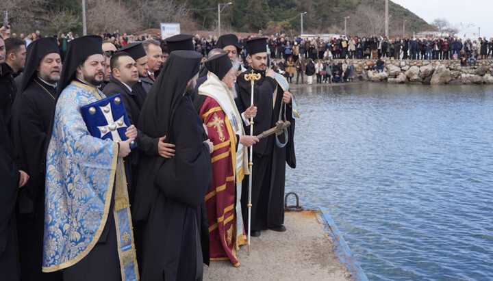 Ο Πατριάρχης Βαρθολομαίος αγιάζει τα ύδατα στην εορτή των Θεοφανείων. 19/01/2024. Φωτογραφία: orthodoxianewsagency