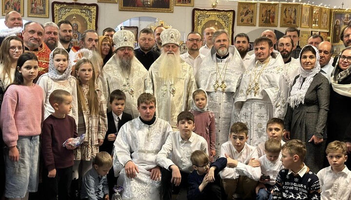 Участники праздничного богослужения в Стокгольме. Фото: страница общины УПЦ в честь Почаевской иконы Богородицы