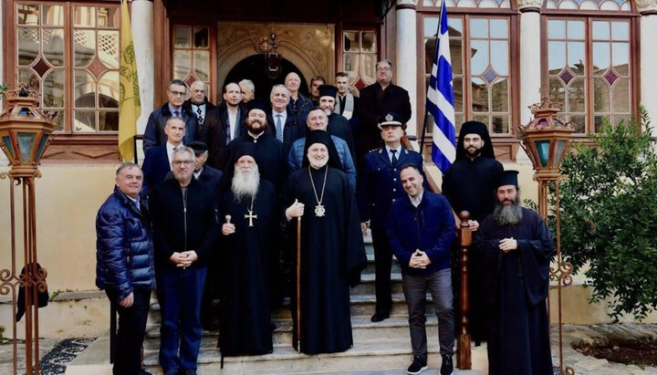 Архимандрит Алексий и архиепископ Элпидофор в монастыре Ксенофонт. Фото: orthodoxianewsagency