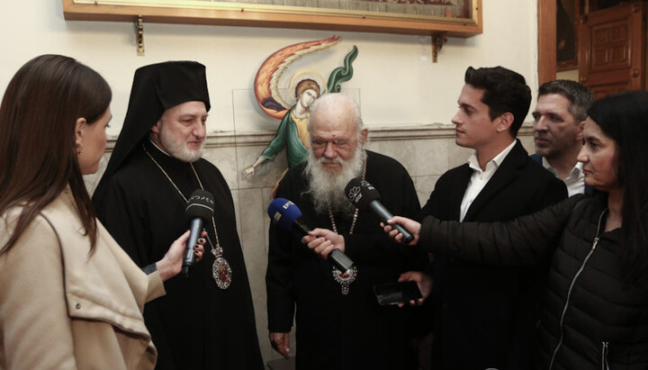 Αρχιεπίσκοπος Ιερώνυμος (δεξιά) και Αρχιεπίσκοπος Ελπιδοφόρος (αριστερά). Φωτογραφία: orthodoxianewsagency.gr