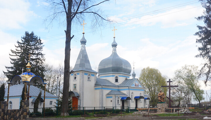 Покровский храм УПЦ в с. Печеское