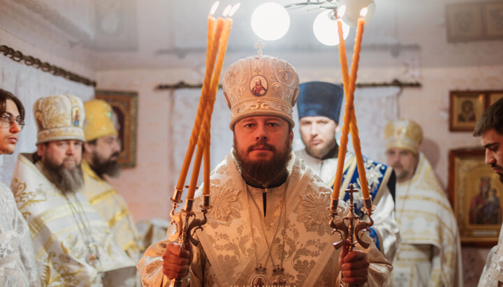 Archbishop Viсtor serves the liturgy in the village of Shpychyntsi. Photo: Facebook page of the Khmelnytskyi diocese of the Ukrainian Orthodox Church