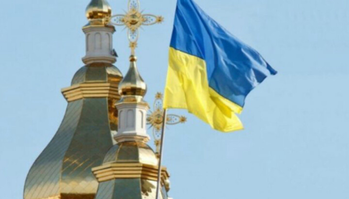 Український прапор у церкві. Фото: УП
