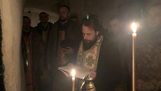 Лотиш і капелани ПЦУ влаштували «молебень» у Дальніх печерах Лаври