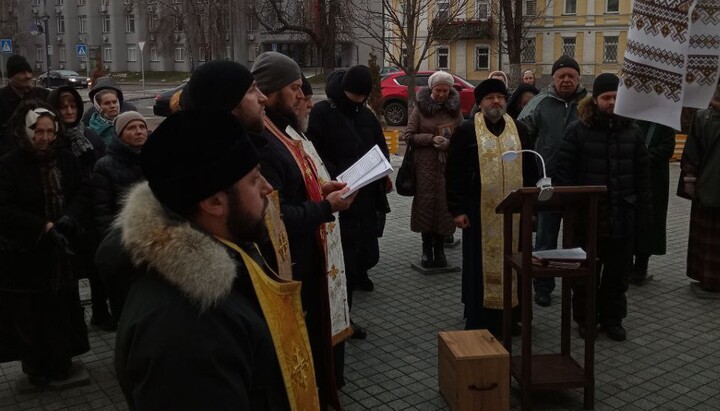 Prayer standing at the Church of St Sergius of Radonezh. Photo: Telegram channel 