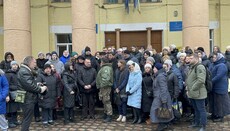 In Kotsiubynske, parishioners of two temples vote for allegiance to UOC