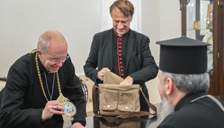 Ντουμένκο και Αγγλικανός Αρχιεπίσκοπος καταδίκασαν την UOC για «φέικ σχετικά με διώξεις»