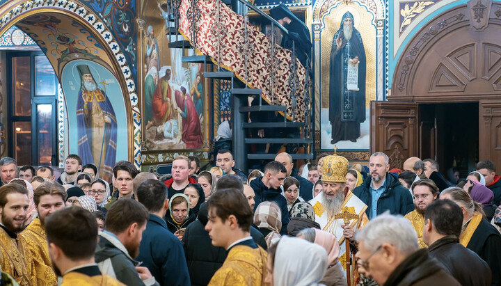 Митрополит Онуфрій на бдінні в Лаврі. Фото: news.church.ua