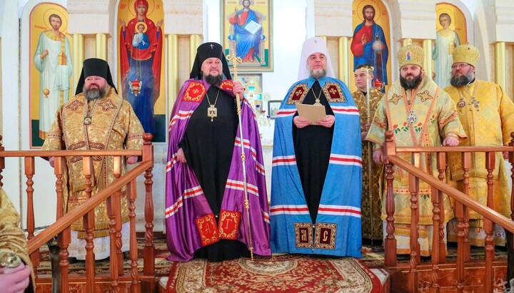 «Интронизация» нового «епископа Каменец-Подольского» прошла в селе. Фото: сайт ПЦУ