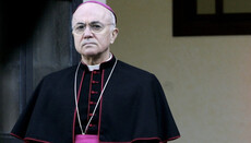 Επίσκοπος Ρ/Κ. Εκκλ.: Η καθολική ιεραρχία υπηρετεί τους Μασόνους και τη νέα τάξη πραγμάτων