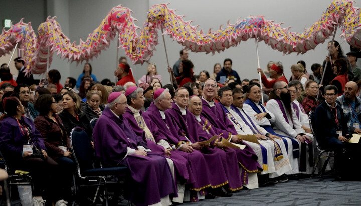 Єпископи та священники РКЦ на конференції у США. Фото: скриншот YouTube-каналу RECongress