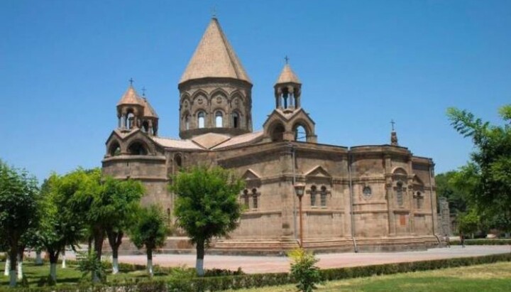 Резиденція католикоса всіх вірмен в Ечміадзіні. Фото: armenpress.am