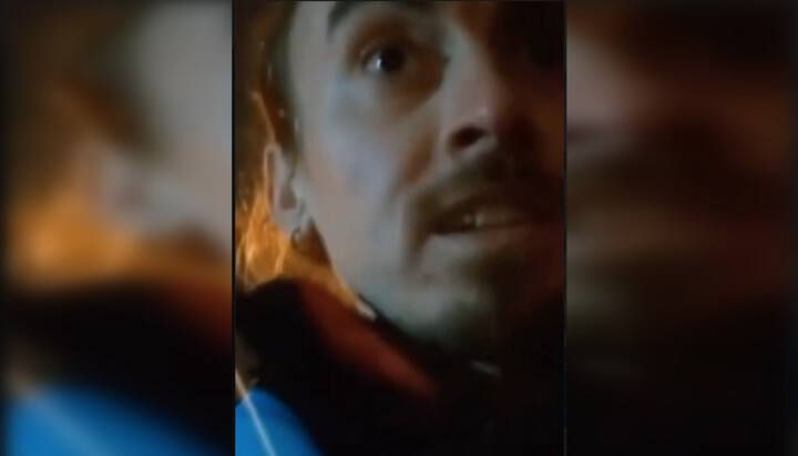 Активіст біля Києво-Печерської лаври. Фото: скриншот відео