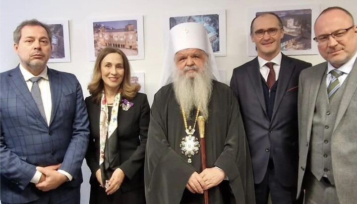 Андрей Юраш (крайний слева) и Архиепископ Стефан. Фото: facebook.com/bogdanovski.a