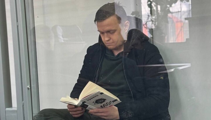 Отец Сергей читает актульное произведение Оруэлла 