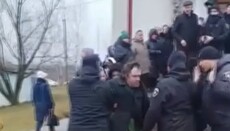 Полиция помогла рейдерам ПЦУ захватить храм УПЦ в Слободке-Кульчиевецкой