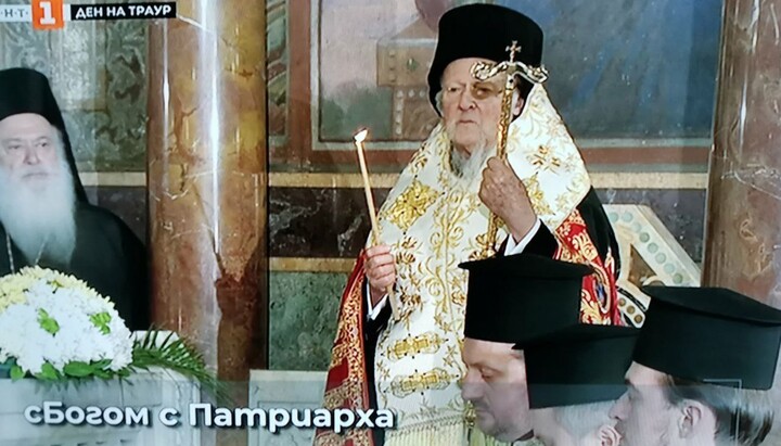 Conducătorul Fanarului Bartolomeu la slujba de înmormântare a Patriarhului Neofit