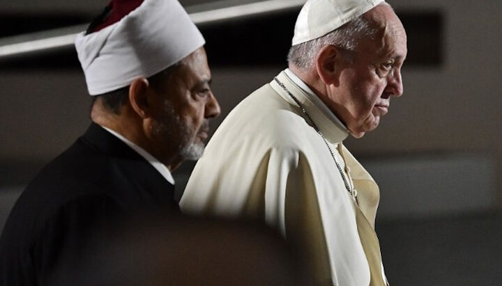 Ιμάμης του Καΐρου Ahmad al-Tayeb και ο Πάπας Φραγκίσκος. Φωτογραφία: vaticannews.va